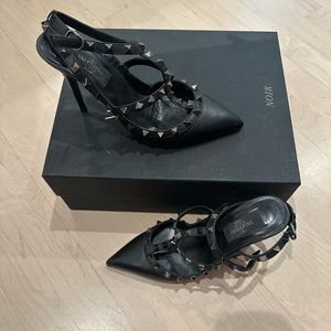 Valentino Garavani noir rockstud t strap pump